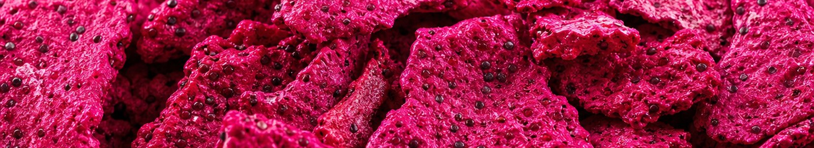 Gefriergetrocknete Drachenfrucht - intensiv pinke Stücke